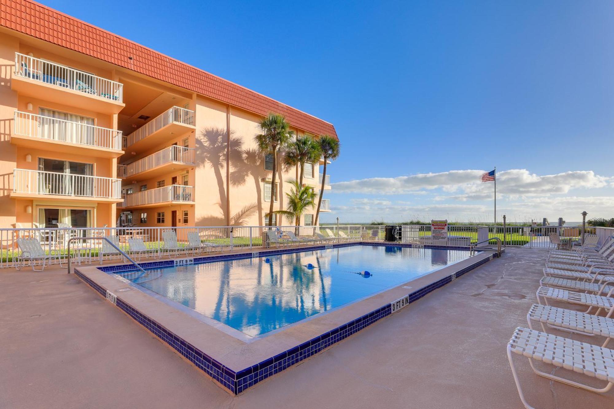 Central Cocoa Beach Condo With View, Steps To Beach! Dış mekan fotoğraf